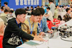 <b>沉浸式感触感染智能前沿手艺的魅力</b>